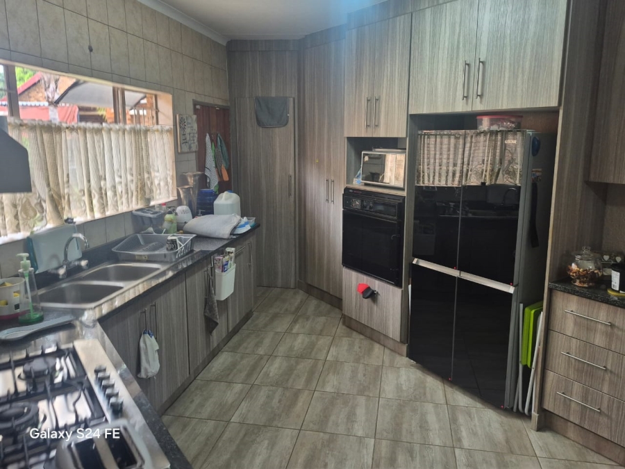 4 Bedroom Property for Sale in Geelhoutpark North West